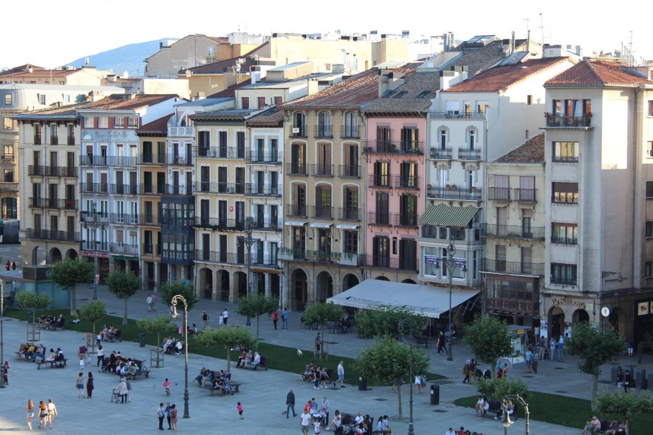 Gran Hotel La Perla Памплона Екстер'єр фото The Plaza de la Virgen