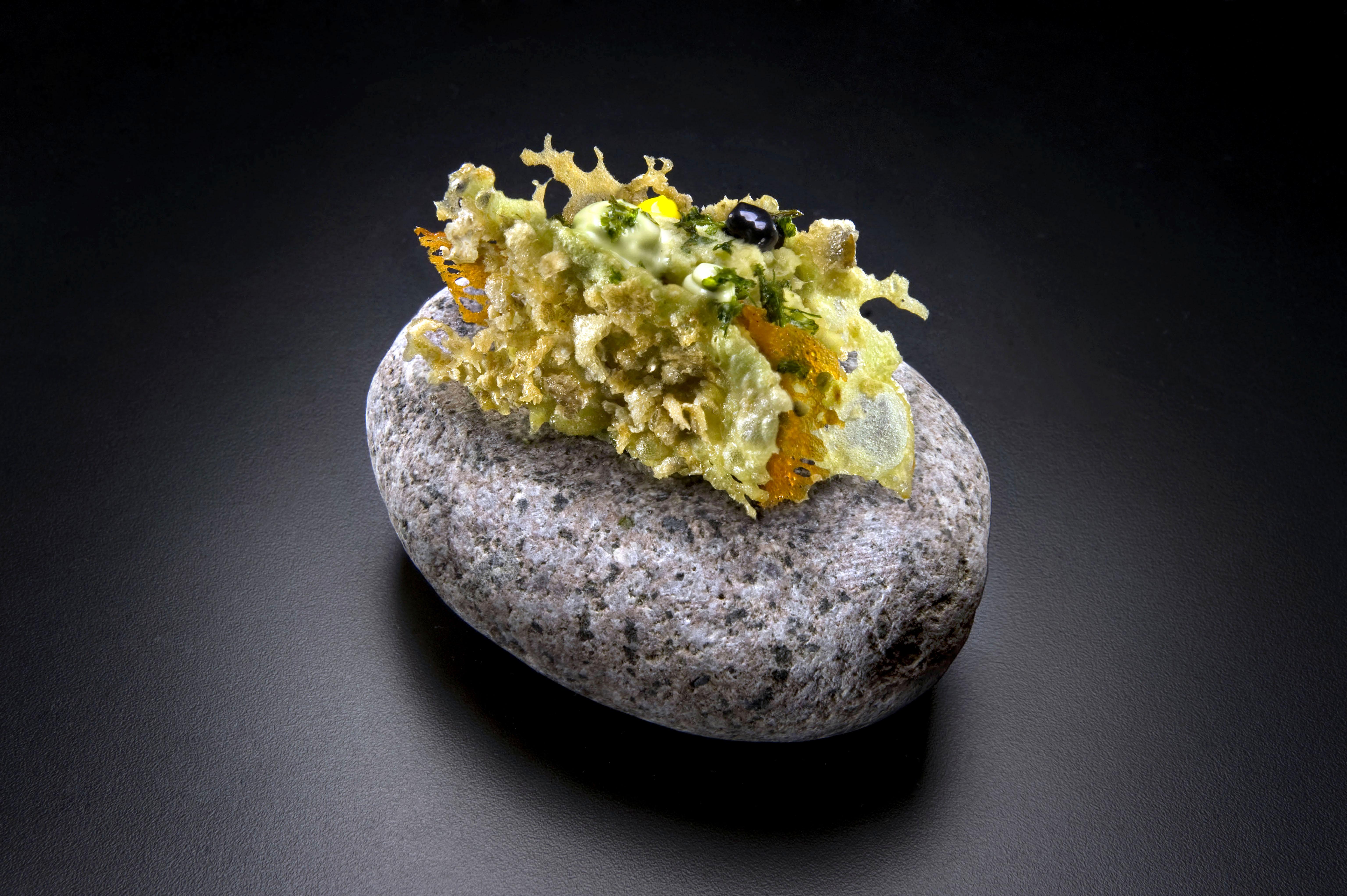 Gran Hotel La Perla Памплона Екстер'єр фото A sample of the mineral